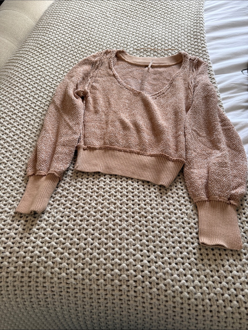 Free People Cropped V-Neck Sweater in Dusty Rose